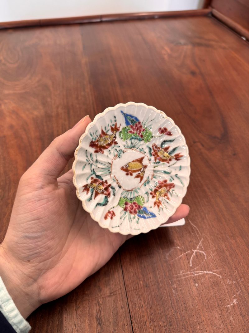 清雍正 粉彩荷塘金魚紋盃及小盤 | Santos Collection | A Chinese export famille-rose 'carp and lotus' cup and saucer, Qing dynasty, Yongzheng period - 图7