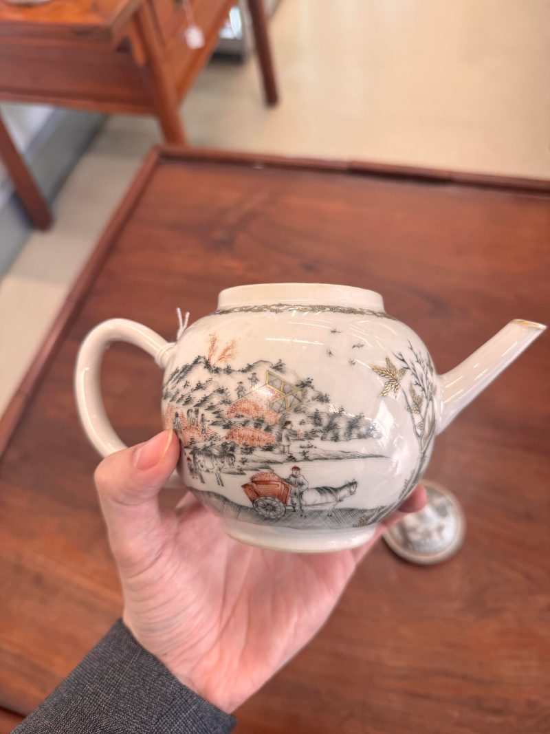 清乾隆 墨彩高粱收穫圖蓋壺 | Santos Collection | A rare Chinese export en-grisaille 'sorghum harvesting' teapot, Qing dynasty, Qianlong period - 图17