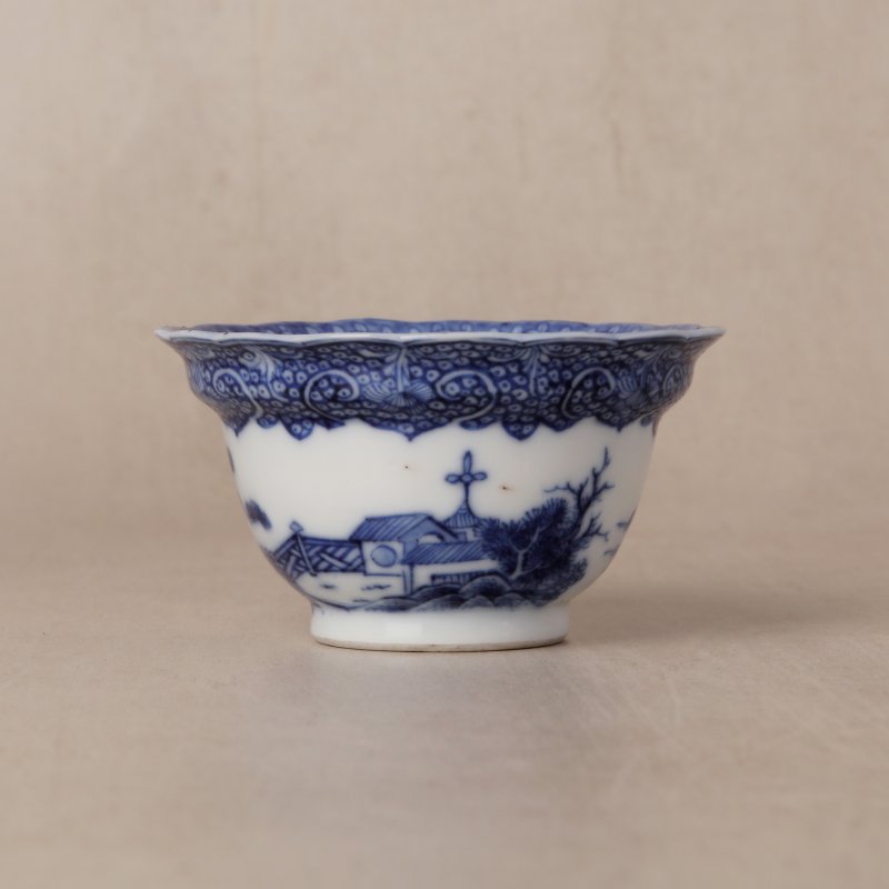 清雍正 漿胎青花山水圖盃及小盤 | Santos Collection | A rare Chinese export soft paste 'landscape' cup and saucer, Qing dynasty, Yongzheng period - 图5