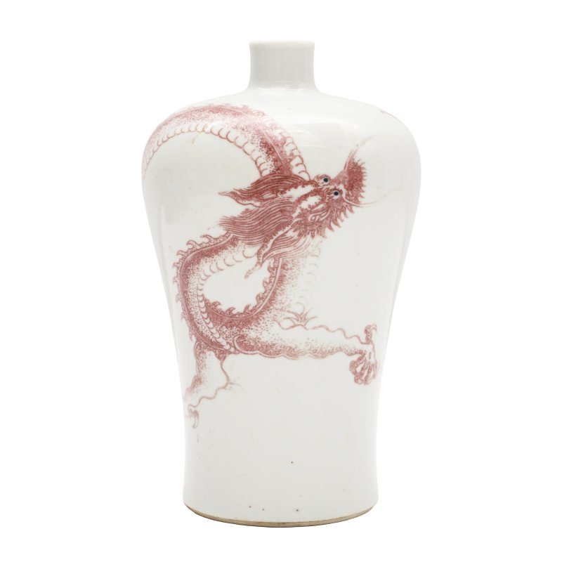 十九世紀 釉裏紅瑞獸紋瓶 | A Chinese copper-red 'dragon' vase, 19th century