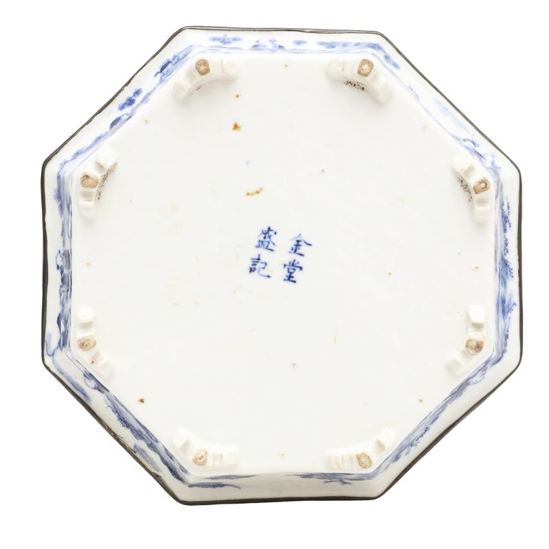 清十八/十九世紀 青花八方花盆托 | A Chinese blue and white octagonal jardinière stand, Qing dynasty, 18th/19th century - 图6