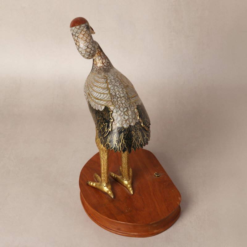 清十八世紀 掐絲琺瑯銅鍍金仙鶴立像 | A Chinese cloisonné enamel and gilt-bronze figure of a heron, Qing dynasty, 18th century - 图6