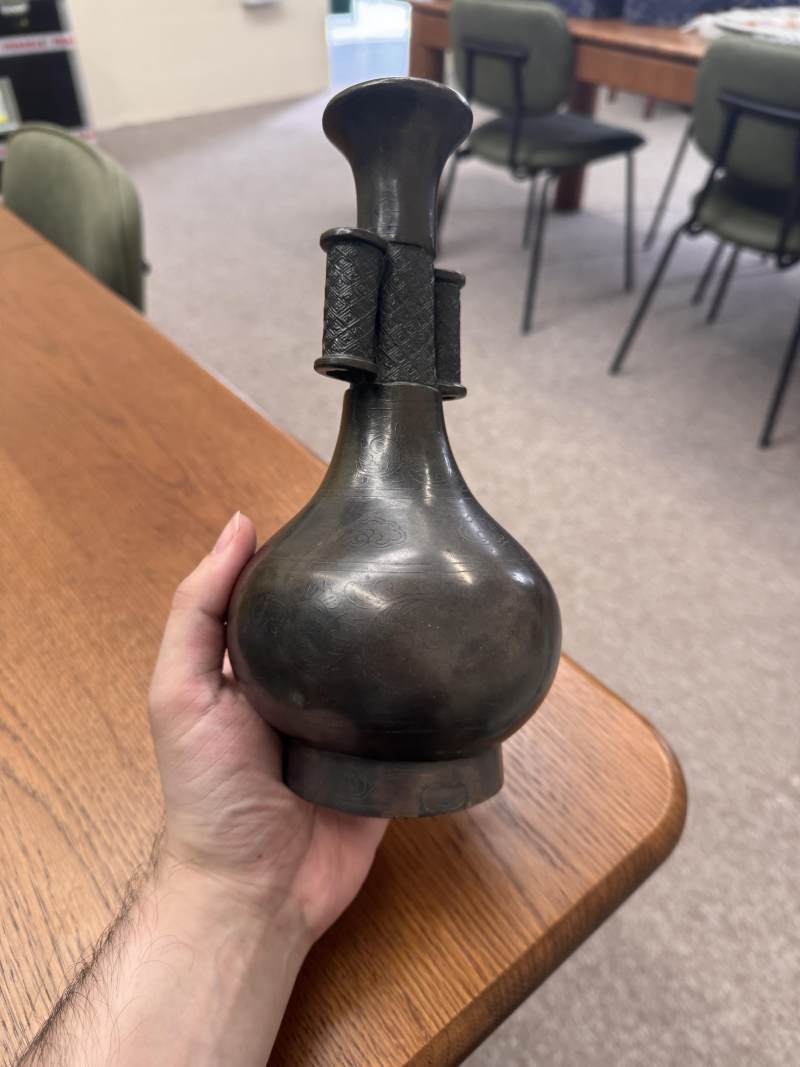 明 銅錯銀貫耳壺 | A Chinese bronze and silver-inlaid 'arrow' vase, Ming dynasty - 图5