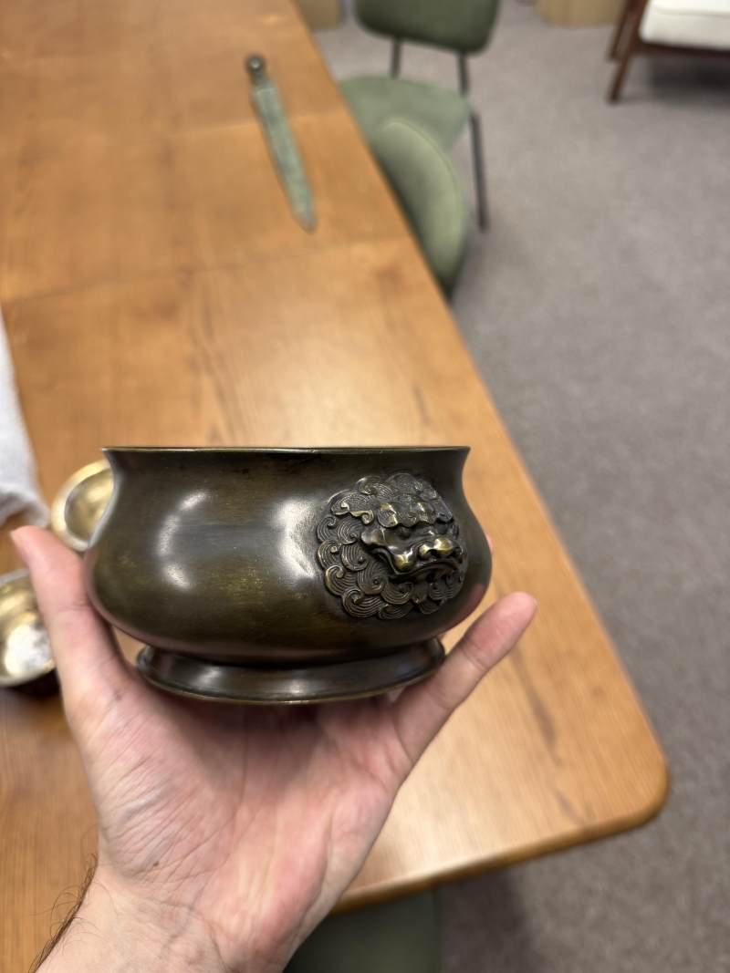 清十八至十九世紀 銅獅耳爐 《許氏聖威家藏》款 | A Chinese bronze bombé censer, Qing dynasty, 18th-19th century - 图18