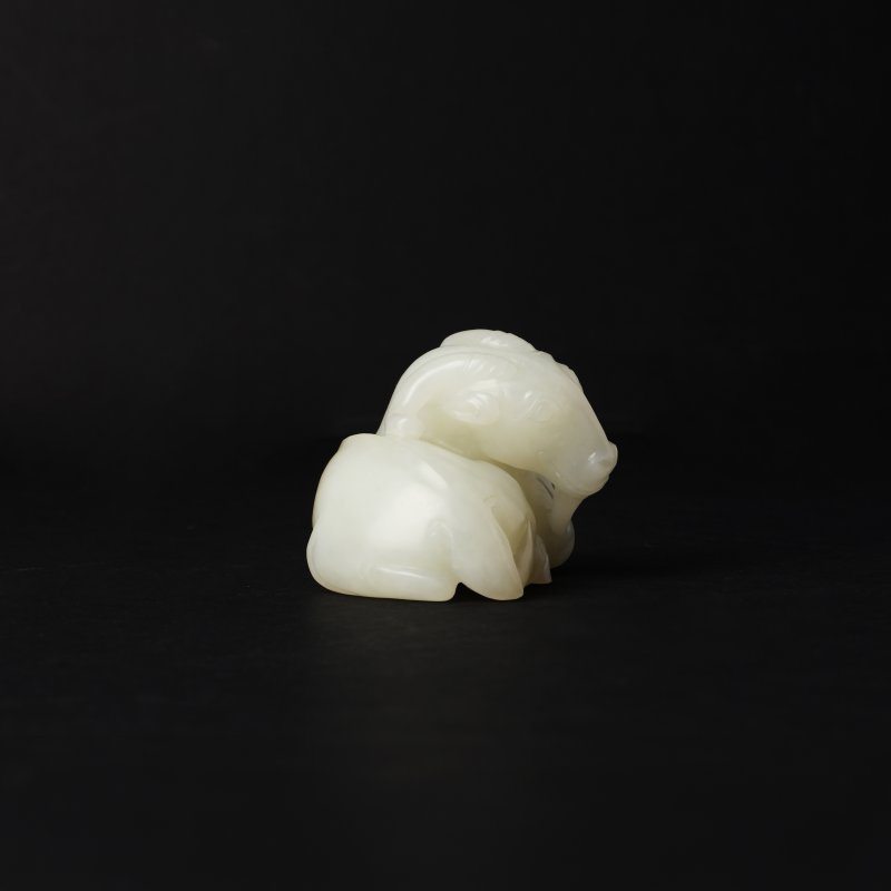 二十世紀 青白玉雕羊擺件 | A Chinese pale-celadon jade carving of a ram, 20th century - 图4