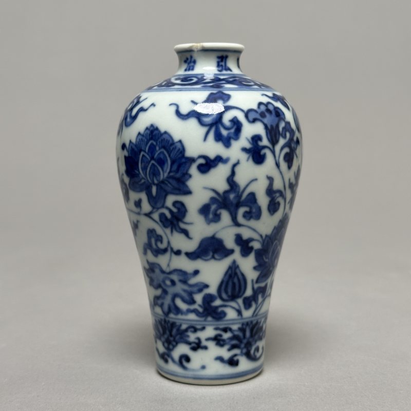 清雍正 青花缠枝莲纹梅瓶 - 图3