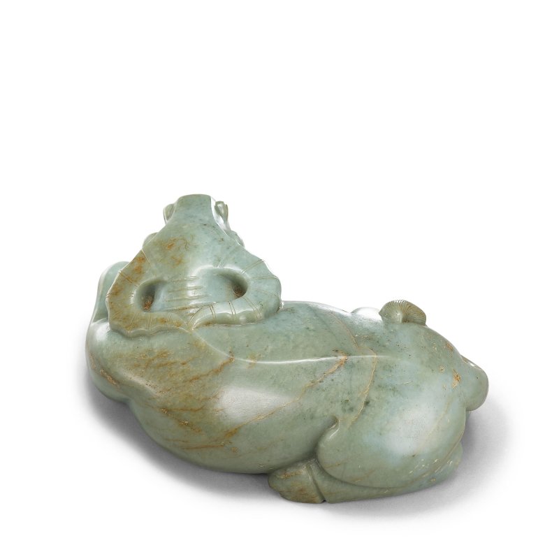 晚清 灰玉臥牛 | A GREY JADE FIGURE OF A RECUMBENT BUFFALO - 图2