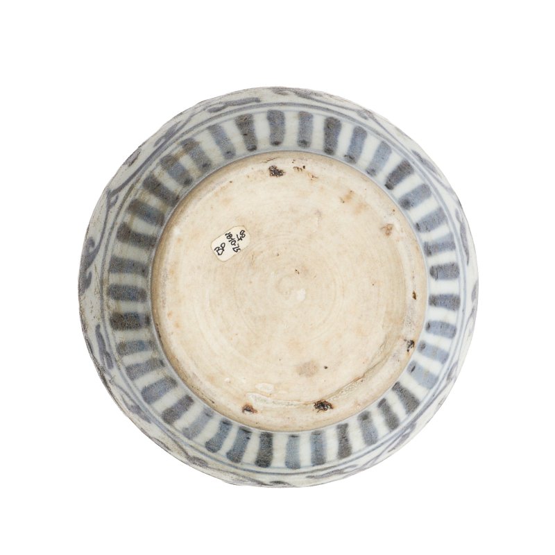 明或更早 各式青花瓷器一組三件 | A group of Chinese blue and white ceramics, Ming dynasty or earlier - 图5