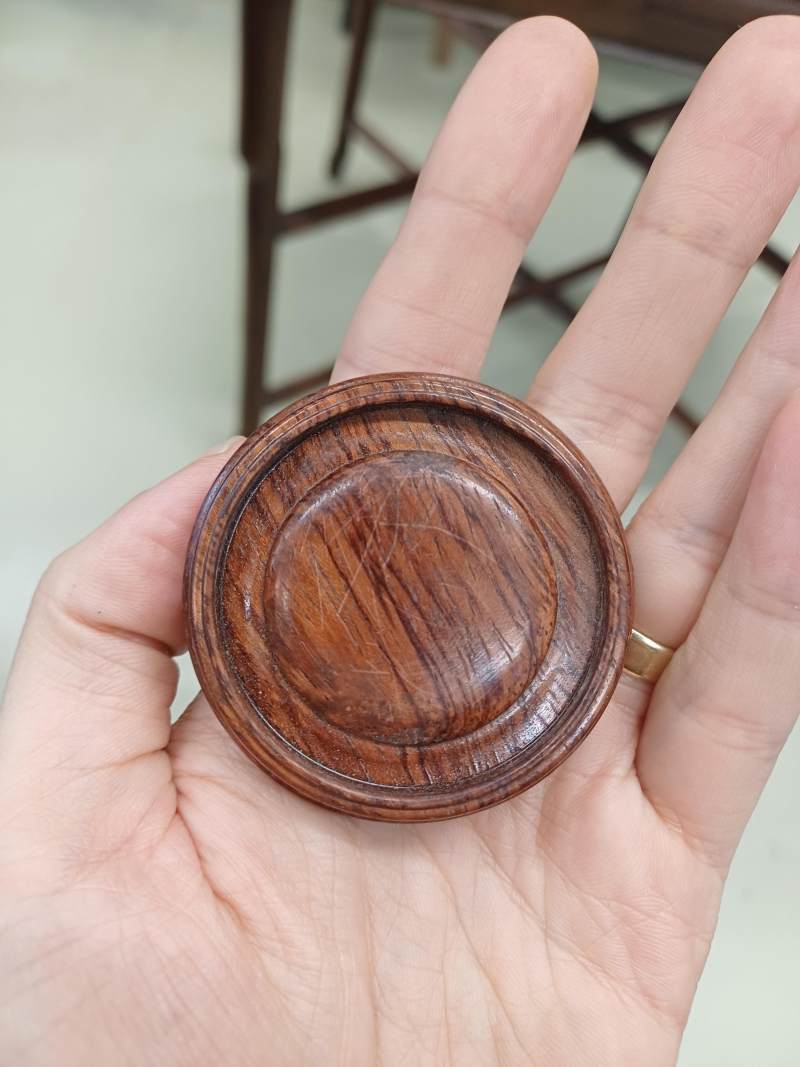 十九世紀 青花雲龍紋鳥食罐 《大明萬曆年製》款 | A Chinese Ming-style blue and white bird feeder, 19th century - 图9