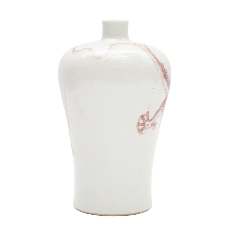 十九世紀 釉裏紅瑞獸紋瓶 | A Chinese copper-red 'dragon' vase, 19th century - 图2