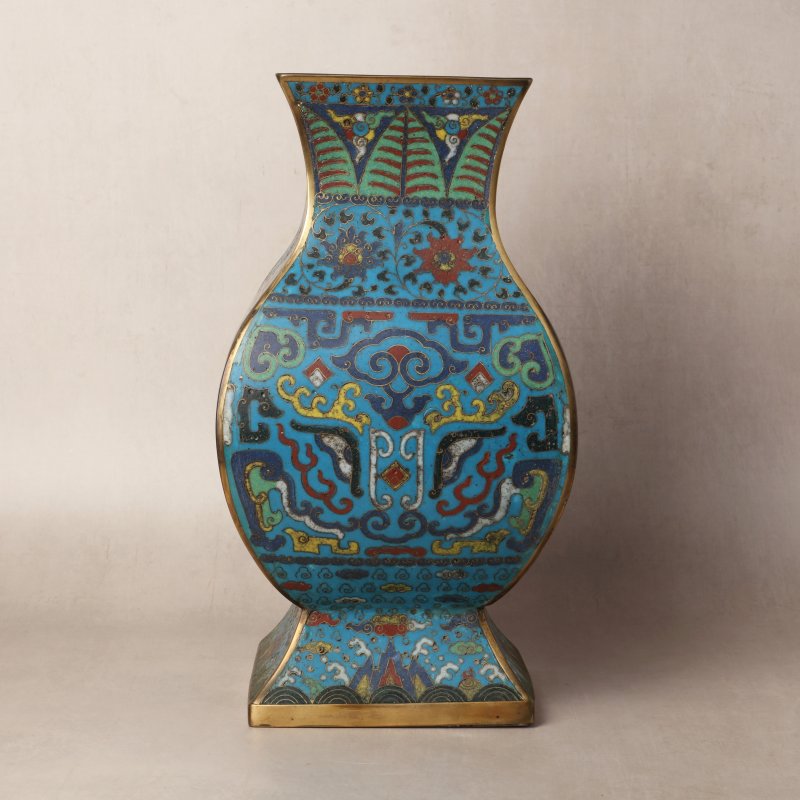 十七世紀 掐絲琺瑯掐絲掐絲銅鍍金饕餮紋方壺 | A fine Chinese cloisonné enamel and gilt-bronze 'taotie' vase, fanghu, Ming dynasty, 17th century - 图23