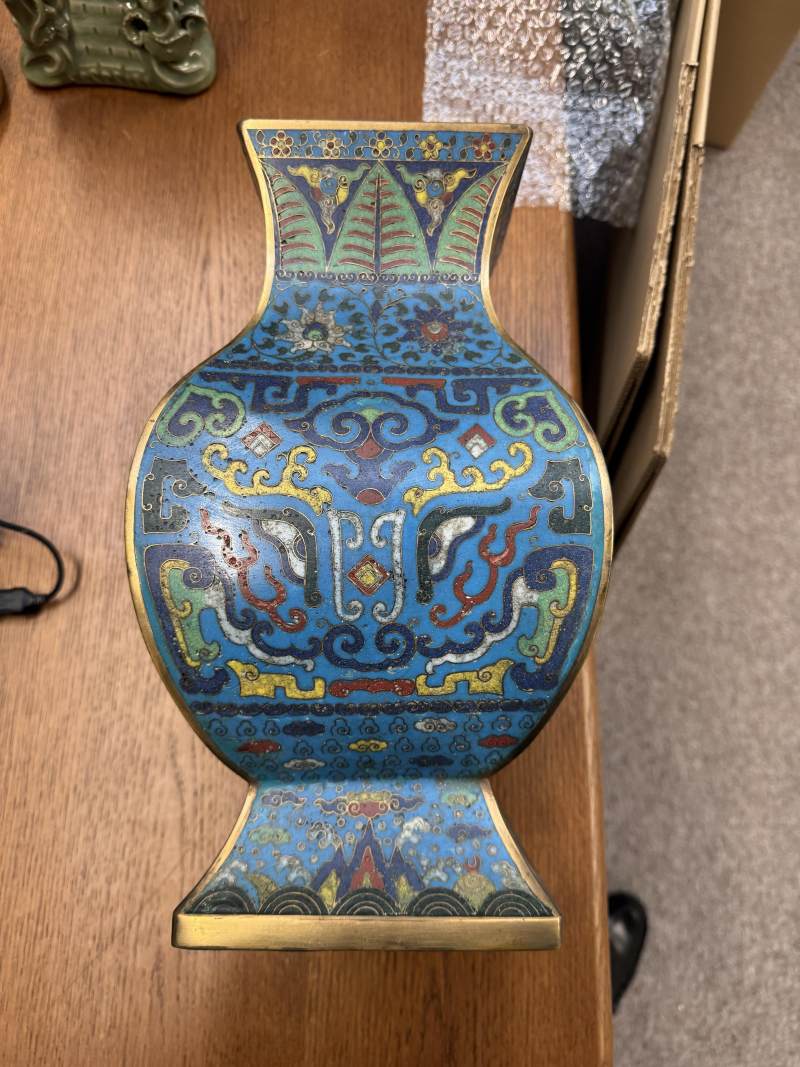 十七世紀 掐絲琺瑯掐絲掐絲銅鍍金饕餮紋方壺 | A fine Chinese cloisonné enamel and gilt-bronze 'taotie' vase, fanghu, Ming dynasty, 17th century - 图33