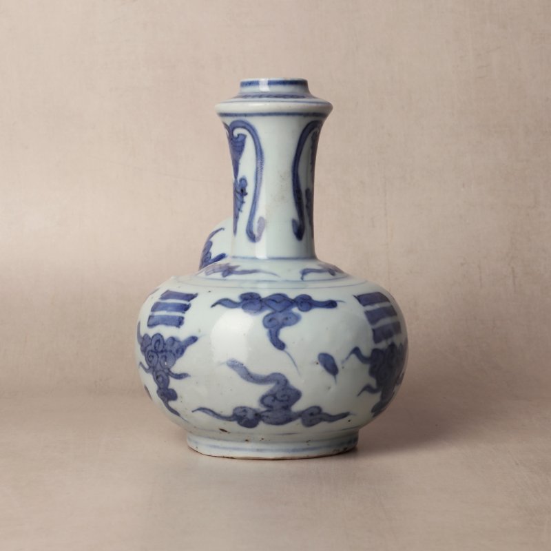明 青花雲紋軍持 | Santos Collection | A Chinese blue and white 'ruyi cloud' kendi, Ming dynasty - 图9