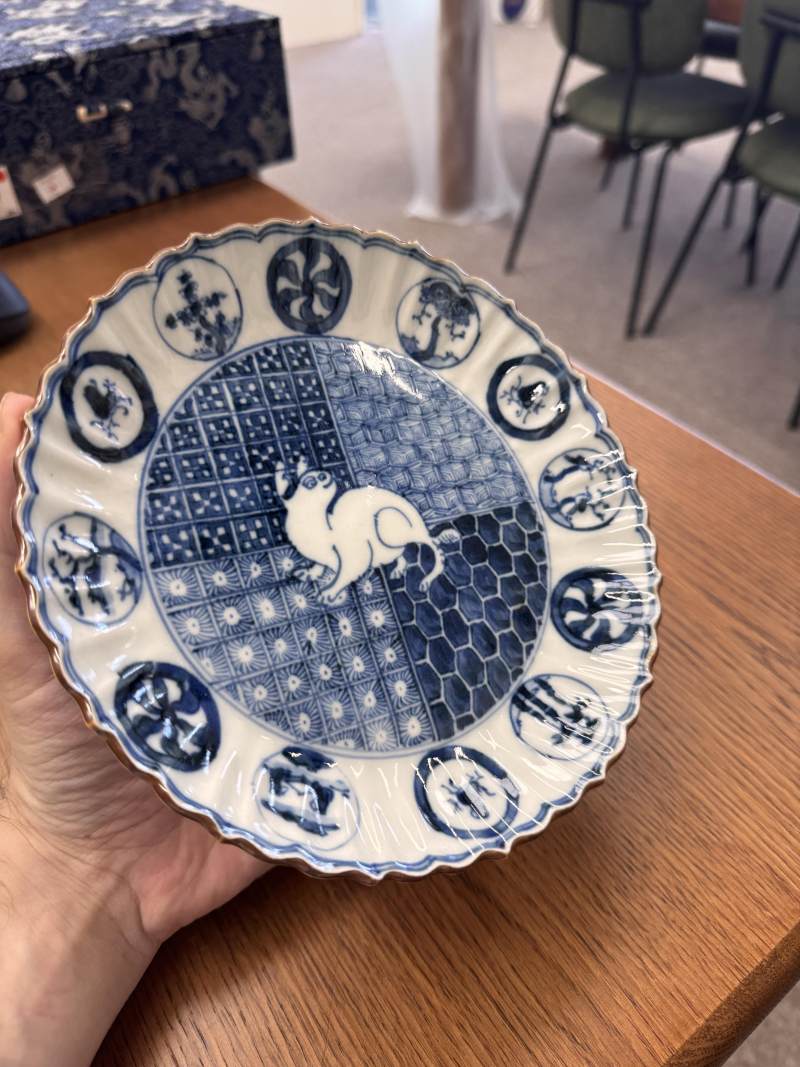 明天啟 青花古染付瑞兔圖菱花口盤 | Santos Collection | A Chinese blue and white kosometsuke 'hare' foliate dish, Ming dynasty, Tianqi period - 图14