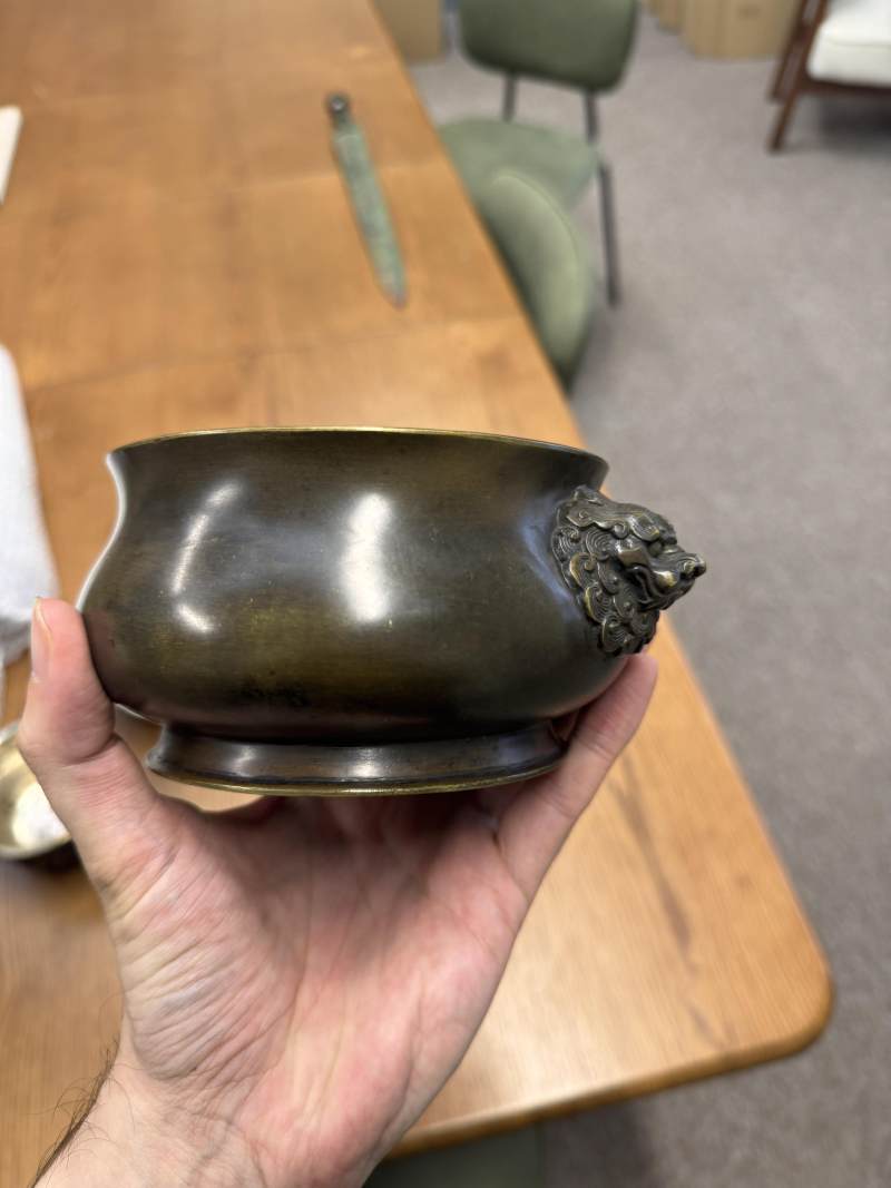 清十八至十九世紀 銅獅耳爐 《許氏聖威家藏》款 | A Chinese bronze bombé censer, Qing dynasty, 18th-19th century - 图8