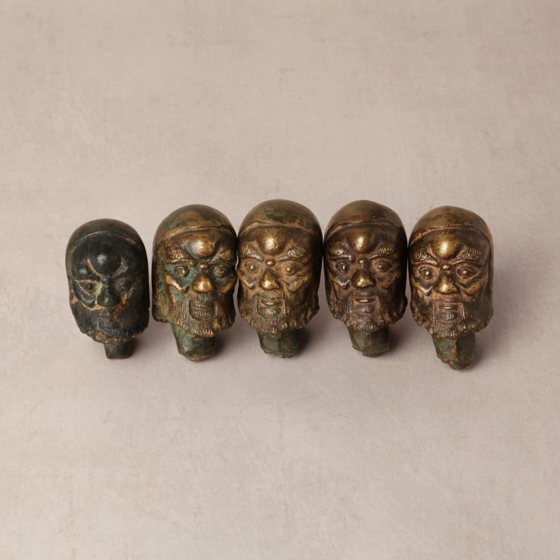 十八/十九世紀或更早 銅羅漢頭像一組五件 | A group of Chinese bronze heads of Arhats, 18th/19th century or earlier