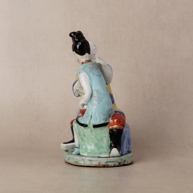 清乾隆 粉彩人物坐像擺件 | Santos Collection | A fine Chinese export famille-rose figure of a seated man and lady, Qing dynasty, Qianlong period - 图2