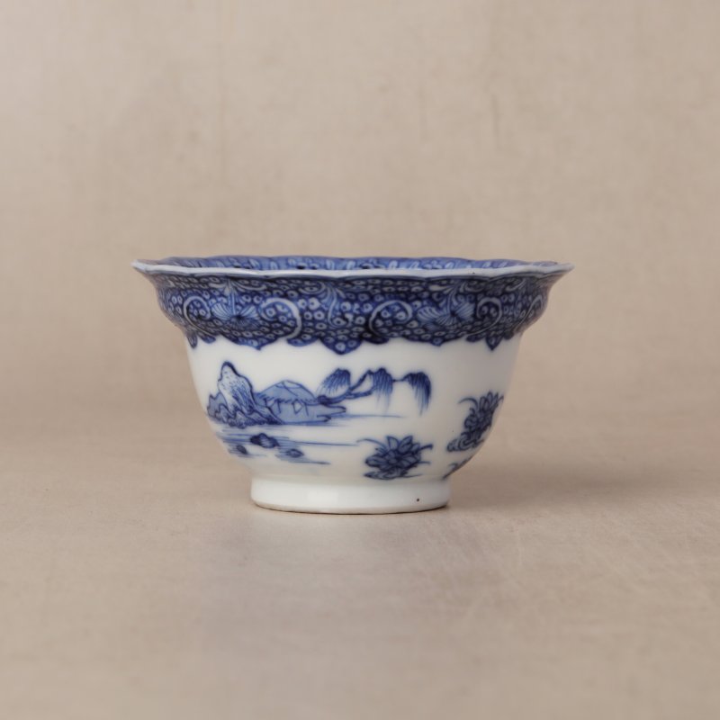 清雍正 漿胎青花山水圖盃及小盤 | Santos Collection | A rare Chinese export soft paste 'landscape' cup and saucer, Qing dynasty, Yongzheng period - 图6