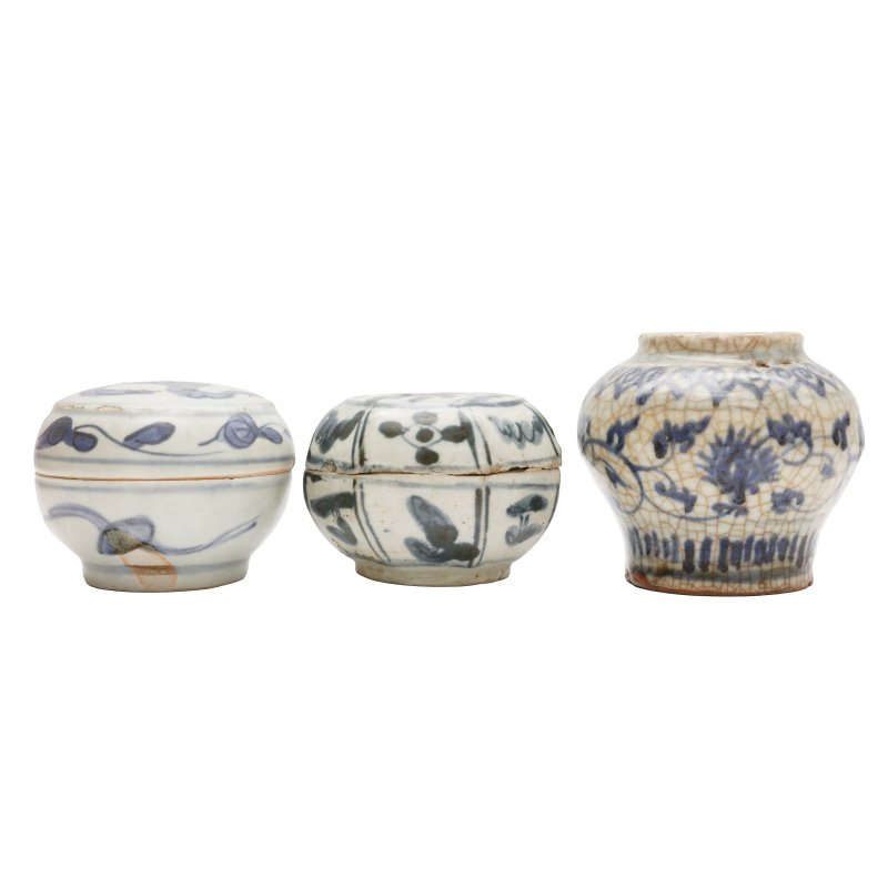 明 青花蓋盒及小罐一組三件 | Two Chinese blue and white boxes and covers and a small jar, Ming dynasty - 图4