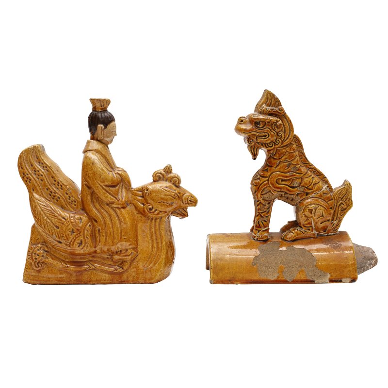 明 / 清 褐釉瑞獸瓦件 一組兩件 | Two Chinese amber-glazed 'mythical beast' roof tiles, Ming/Qing dynasty - 图4