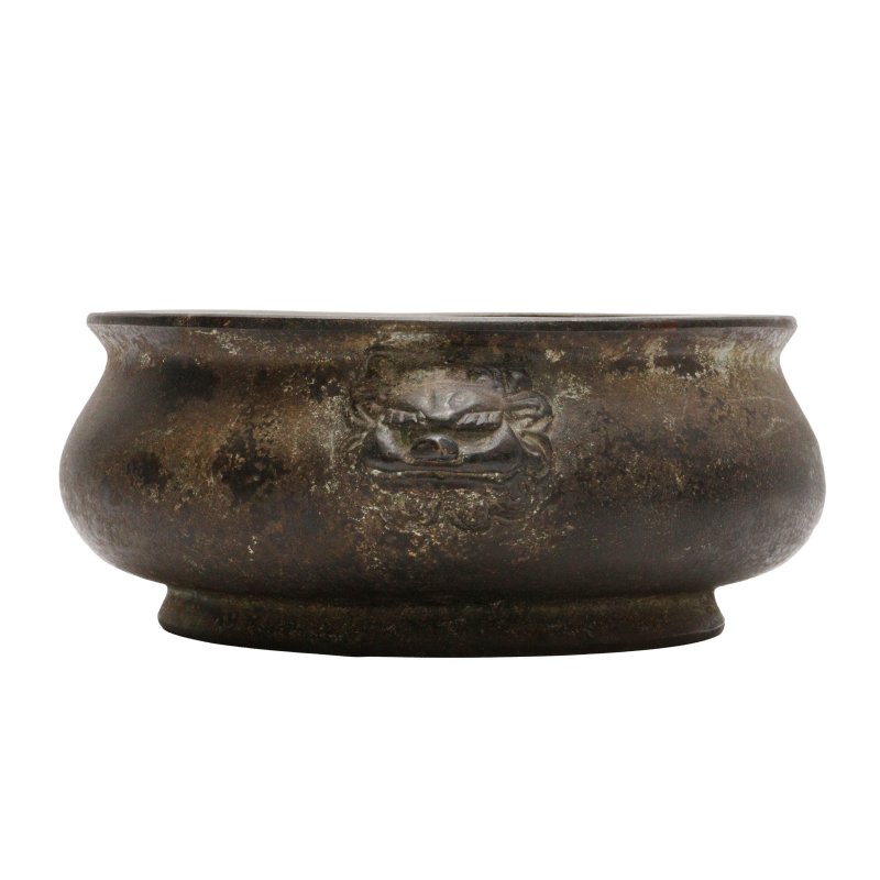 清十九世紀 瑞獸雙耳銅爐 《大明宣德年製》款 | A Chinese bronze bombé censer, Qing dynasty, 19th century - 图2