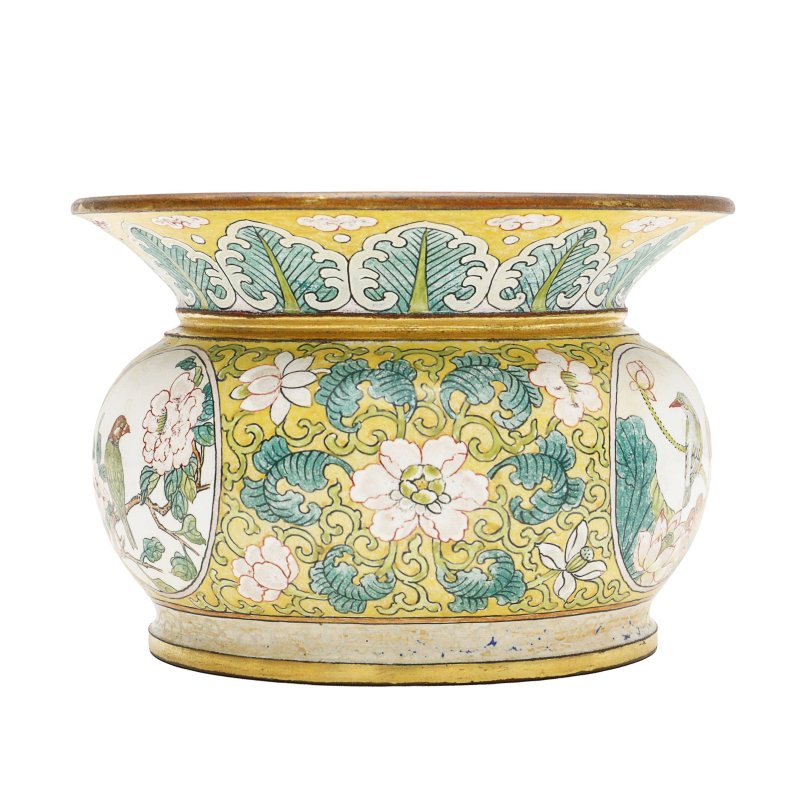 十九/二十世紀 畫琺瑯花鳥圖渣斗  《大清乾隆年製》款 | A Chinese painted enamel 'birds and flowers' spittoon, zhadou, 19th/20th century - 图2