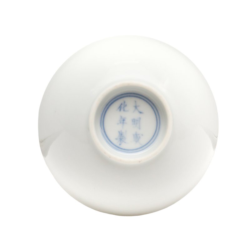 十九/二十世紀 德化白瓷蟠桃圖盃《大明成化年製》款 | A Chinese white-glazed 'peach' cup, 19th/20th century - 图3
