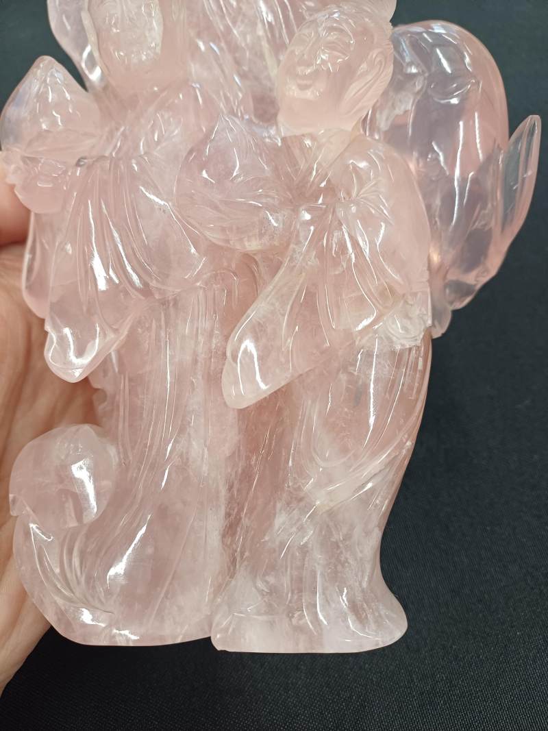 二十世紀 粉晶雕仙人把件 | A large Chinese rose quartz carved 'immortals' group, 19th/20th century - 图8
