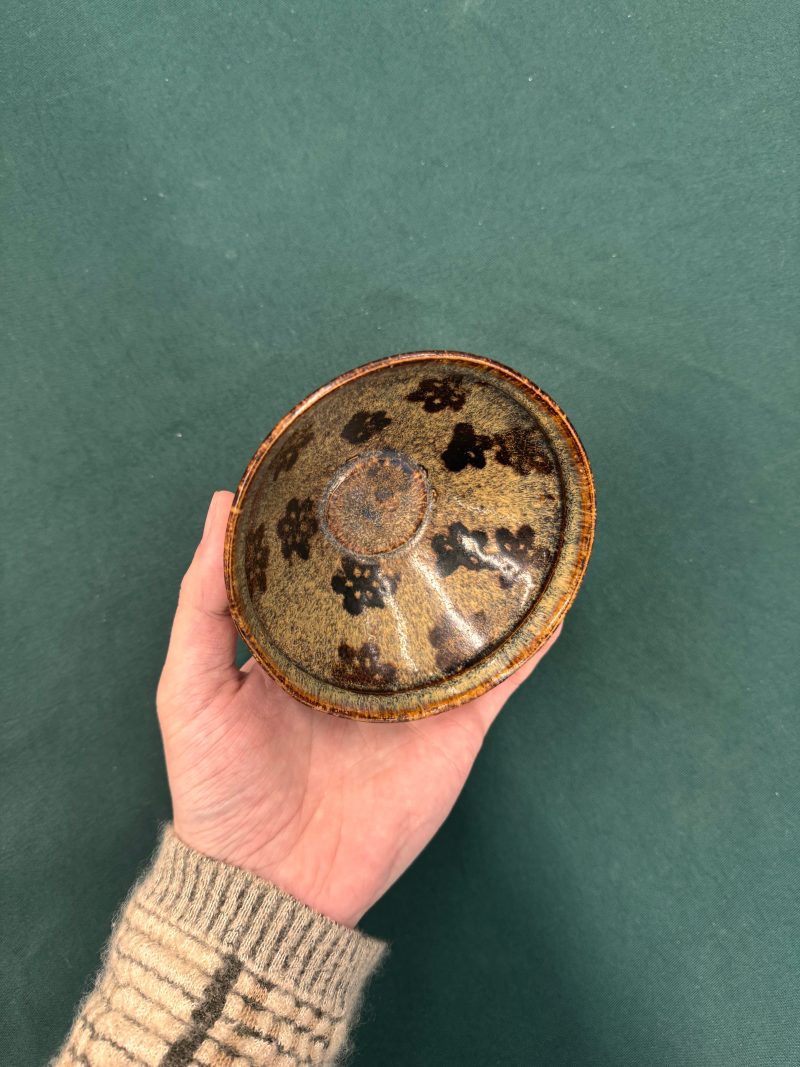南宋 吉州窰剪紙貼花梅花紋盌 | Santos Collection | A fine Chinese Jizhou 'papercut' 'prunus' bowl, Southern Song dynasty - 图26