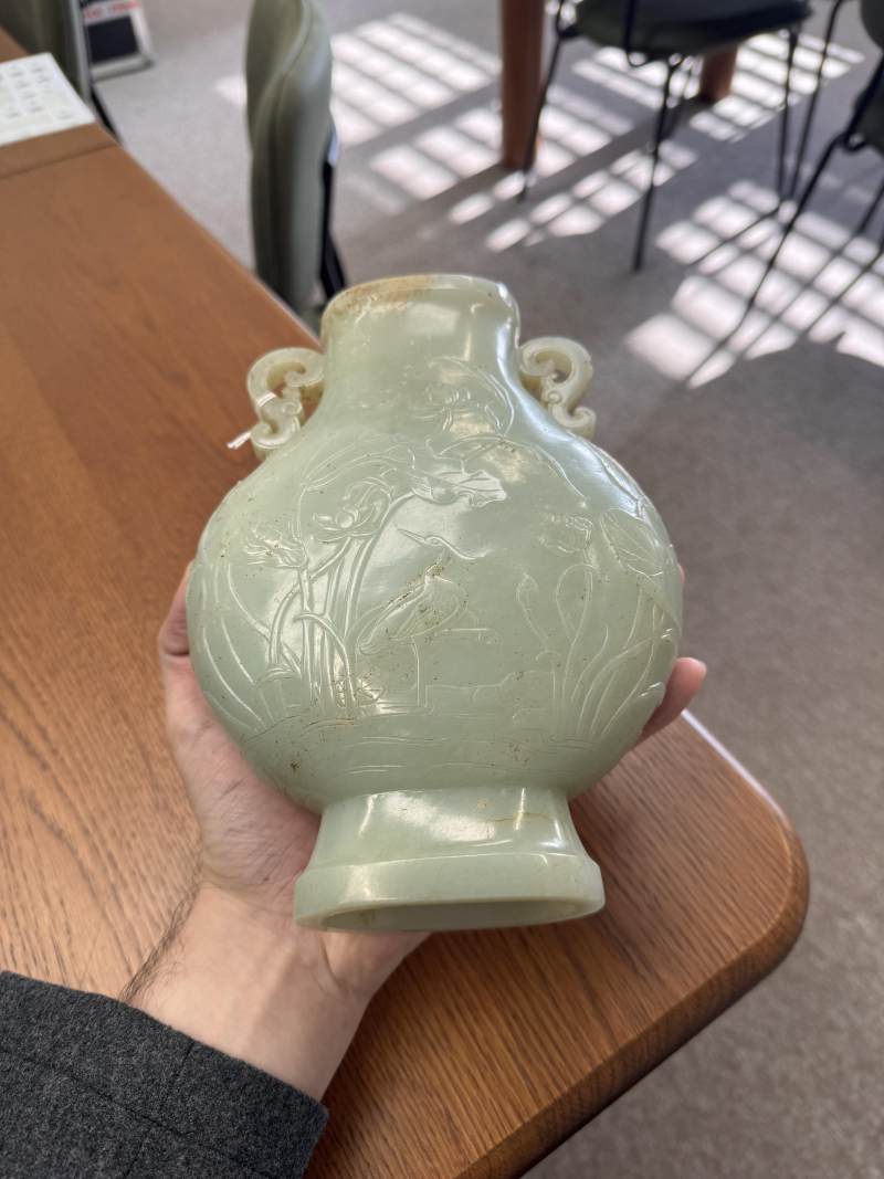 清乾隆 青玉雕蓮塘清趣圖瓶 | A fine Chinese celadon jade 'lotus pond' vase, Qing dynasty, Qianlong period - 图10