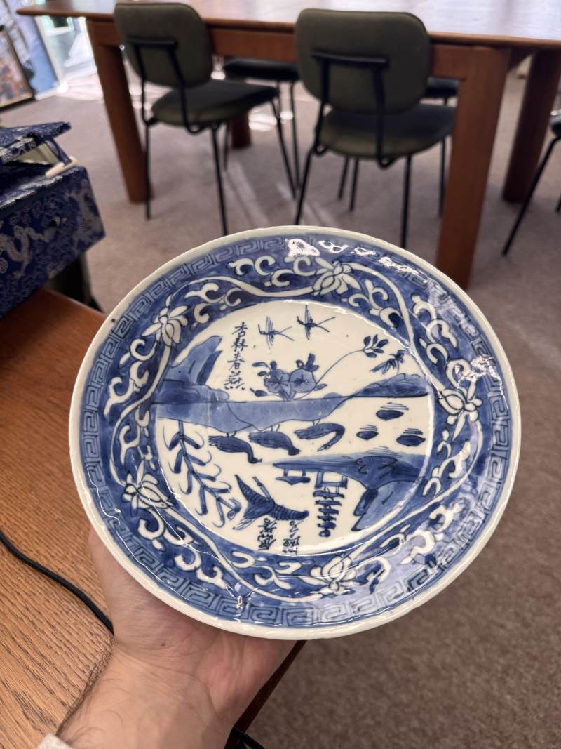明天啟 古染付青花題詩盤 | Santos Collection | A Chinese kosometsuke blue and white inscribed dish, Ming dynasty, Tianqi period - 图6