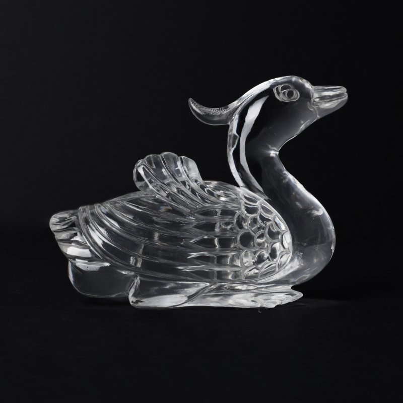 十九/二十世紀 白水晶雕鴛鴦擺件 | A Chinese carved rock crystal figure of a mandarin duck, 19th/20th century - 图2