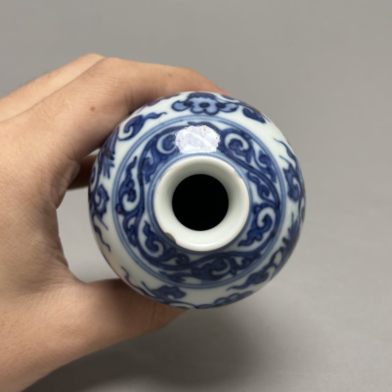 清雍正 青花缠枝莲纹梅瓶 - 图4