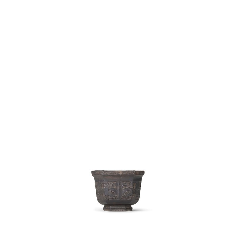 十八世紀 紫檀仿古八角杯 | A ZITAN ARCHAISTIC OCTAGONAL CUP - 图2