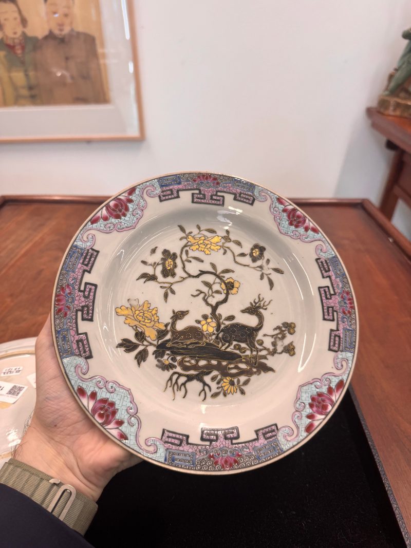 清十八世紀 粉彩描金花卉紋盤一對 | A pair of Chinese export gilt-decorated famille-rose dishes, Qing dynasty, 18th century - 图4