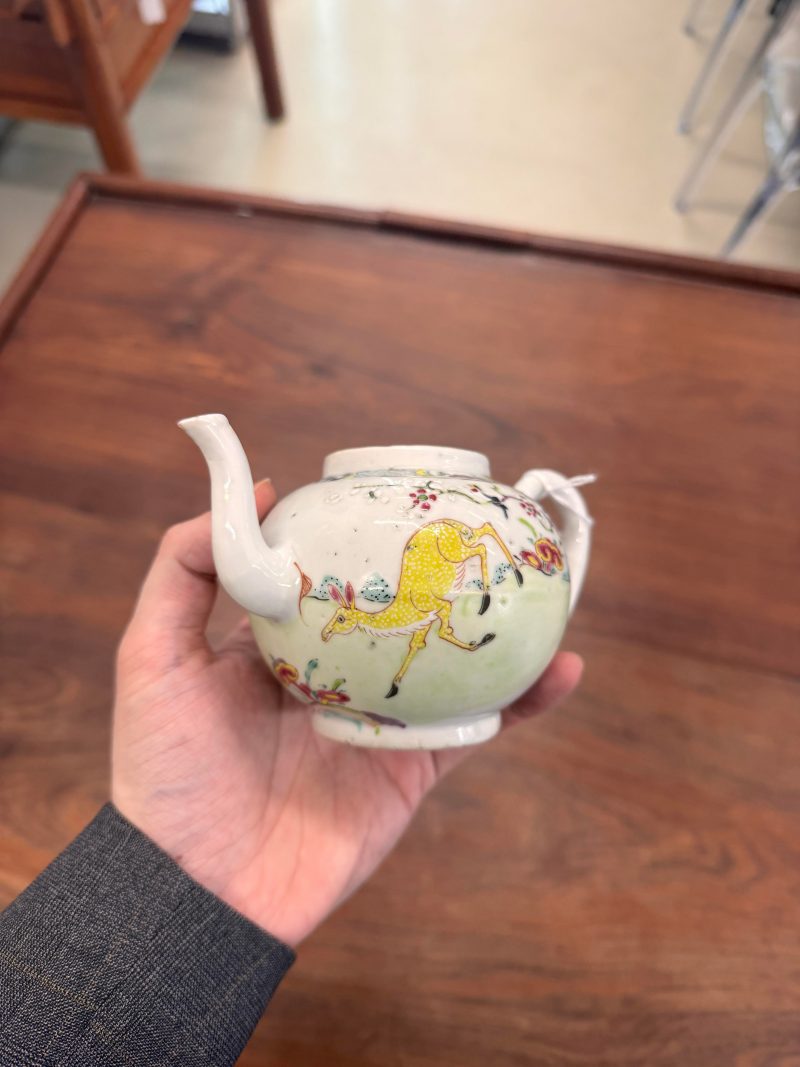 清雍正 粉彩瑞鹿圖蓋壺 | Santos Collection | A Chinese export famille-rose 'deer' teapot, Qing dynasty, Yongzheng period - 图7