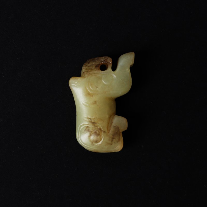 二十世紀 仿古玉虎珮 | A Chinese archaistic celadon jade 'tiger' pendant, 20th century - 图2