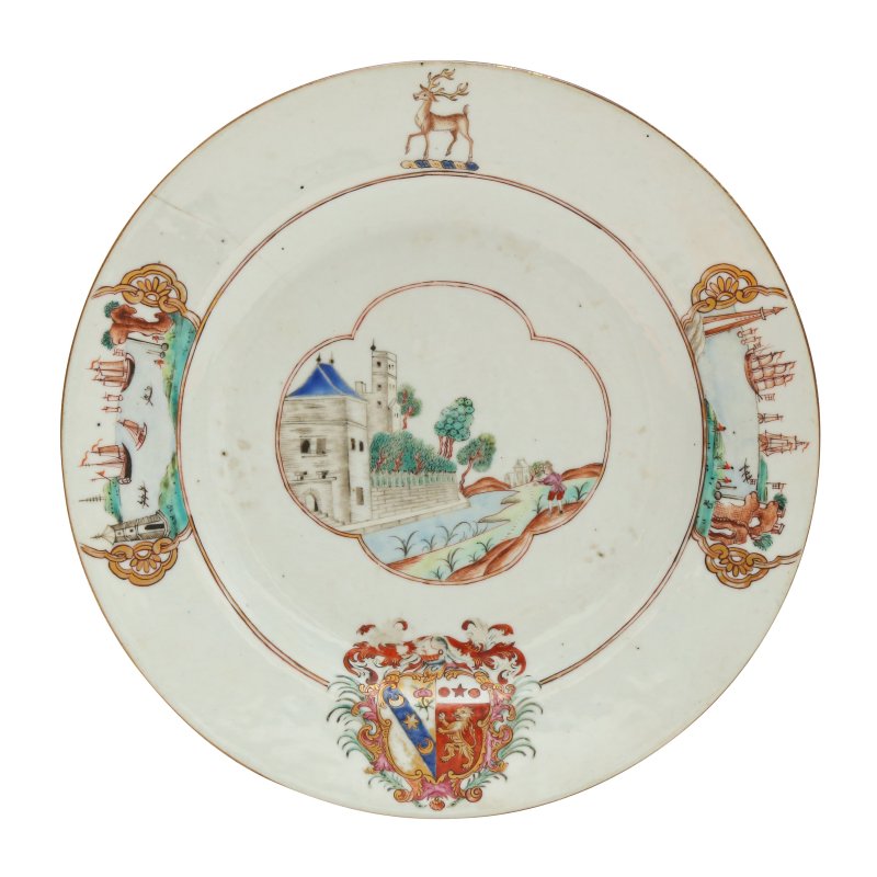 清乾隆 約1745年 粉彩紋章圖盤一組三件 | Three fine and rare Chinese export armorial dishes, Qing Dynasty, Qianlong Period, circa 1745 - 图4