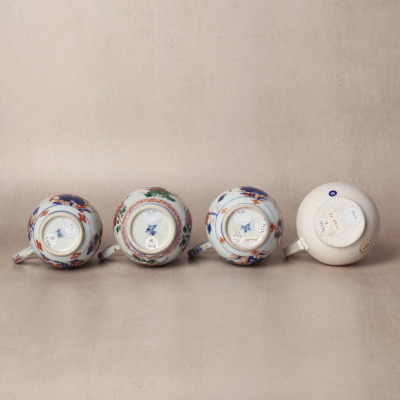 清康熙 伊萬里彩繪花卉紋馬克盃一組 | Santos Collection | A group of Chinese export Imari 'floral' mugs, Qing dynasty, Kangxi period - 图11