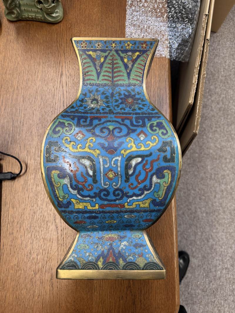 十七世紀 掐絲琺瑯掐絲掐絲銅鍍金饕餮紋方壺 | A fine Chinese cloisonné enamel and gilt-bronze 'taotie' vase, fanghu, Ming dynasty, 17th century - 图43