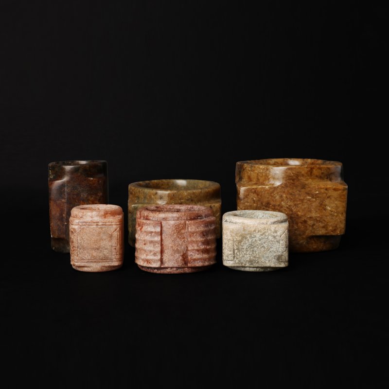 二十世紀 仿古玉琮一組六件 | Six Chinese archaistic jade 'cong' carvings, 20th century - 图2