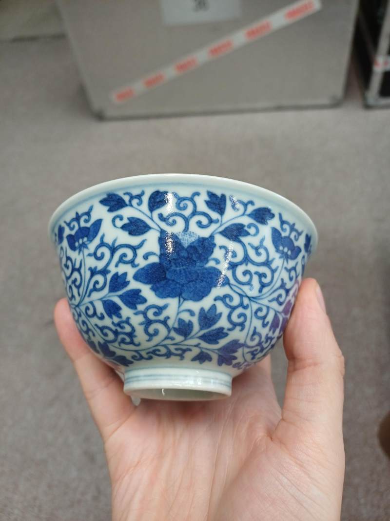 或為清道光 青花纏枝花卉紋盌《大清道光年製》款 | A Chinese blue and white 'floral' bowl, Daoguang mark and possibly of the period - 图7