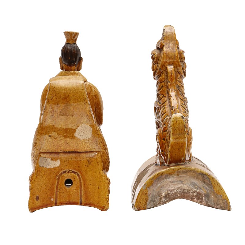 明 / 清 褐釉瑞獸瓦件 一組兩件 | Two Chinese amber-glazed 'mythical beast' roof tiles, Ming/Qing dynasty - 图5