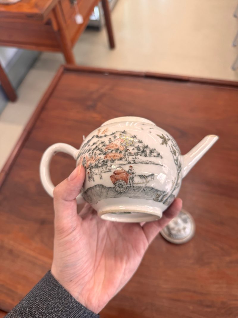清乾隆 墨彩高粱收穫圖蓋壺 | Santos Collection | A rare Chinese export en-grisaille 'sorghum harvesting' teapot, Qing dynasty, Qianlong period - 图19