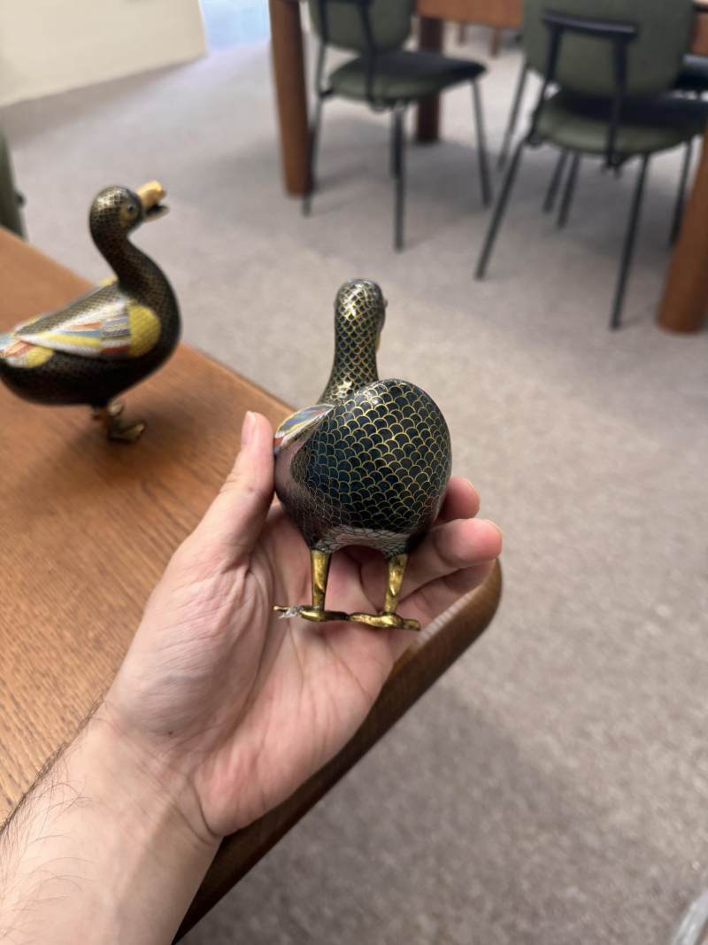 清十八世紀 掐絲琺瑯銅鍍金寶鴨像一對 | A pair of Chinese cloisonné enamel and gilt-bronze duck figures, Qing dynasty, 18th century - 图11