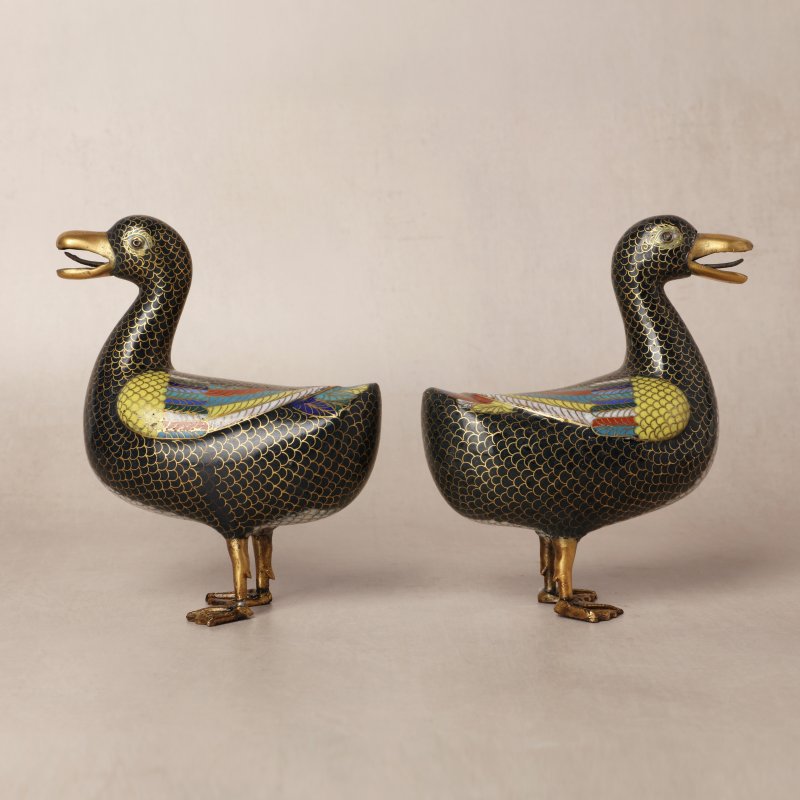 清十八世紀 掐絲琺瑯銅鍍金寶鴨像一對 | A pair of Chinese cloisonné enamel and gilt-bronze duck figures, Qing dynasty, 18th century - 图21