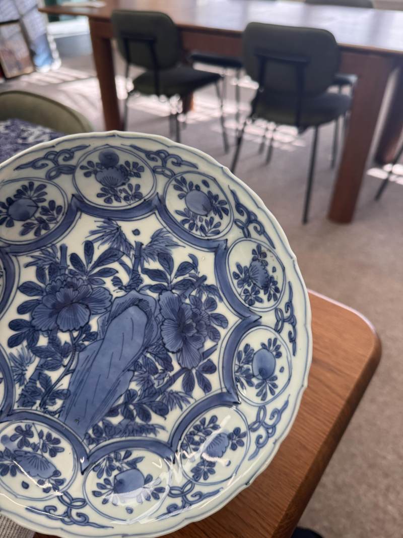 明 青花克拉克花卉紋盤 | Santos Collection | A Chinese blue and white 'Kraak' dish, Ming dynasty - 图13
