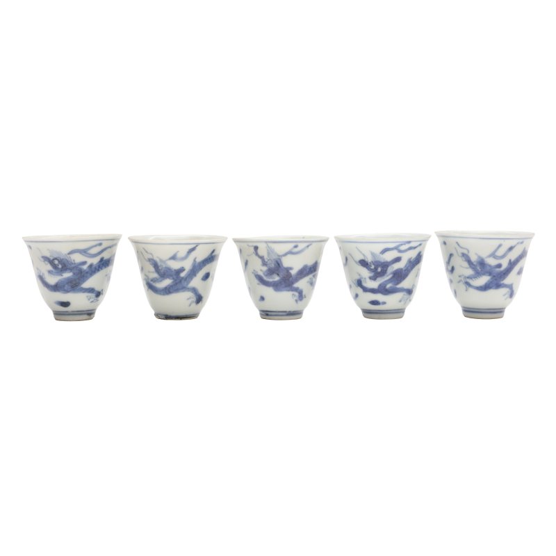 十七世紀 哈徹號沈船出水 青花龍紋酒盃一組五件 | A set of five Chinese blue and white wine cups from the Hatcher Cargo, 17th century - 图2