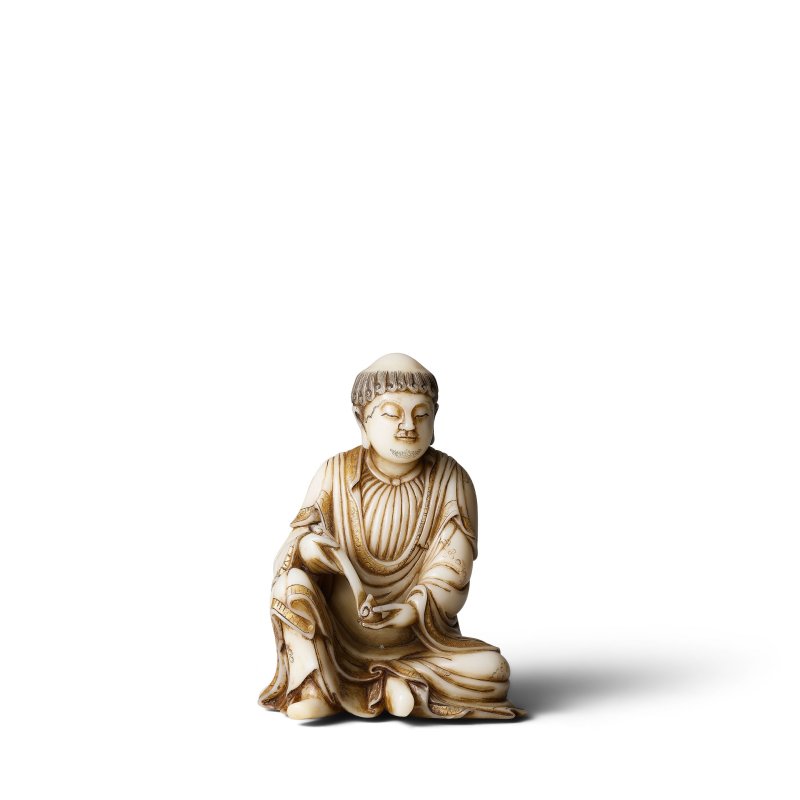 壽山石羅漢坐像 | A CARVED SOAPSTONE FIGURE OF A LUOHAN - 图1
