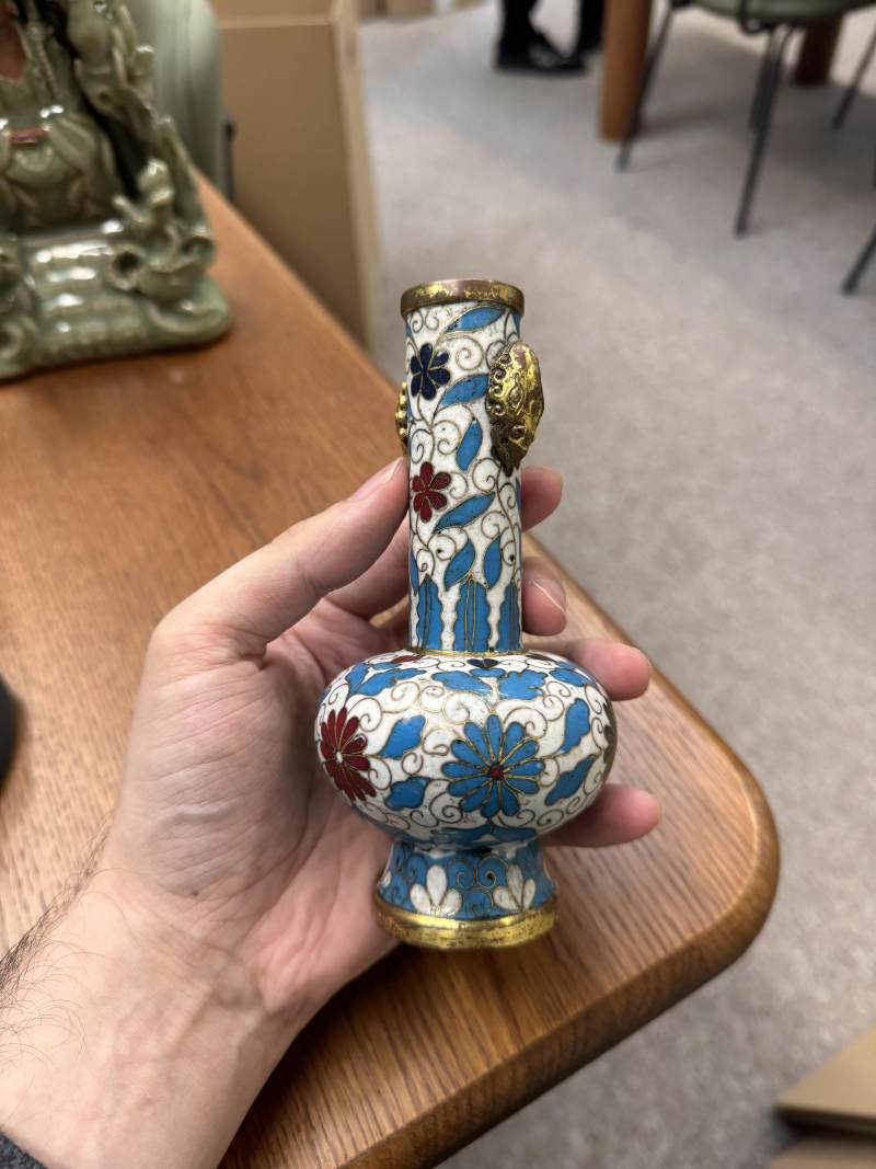 明十六/十七世紀 掐絲琺瑯掐絲菊紋銅胎鎏金瓶 《景泰年製》款 | A Chinese cloisonné enamel and gilt-bronze 'chrysanthemum' vase, Ming dynasty, 16th/17th century - 图14
